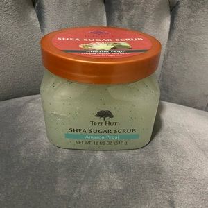 Tree hut scrub for Zoe